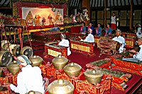Gamelan-Orchester als Begleitung zum Wayang Kulit