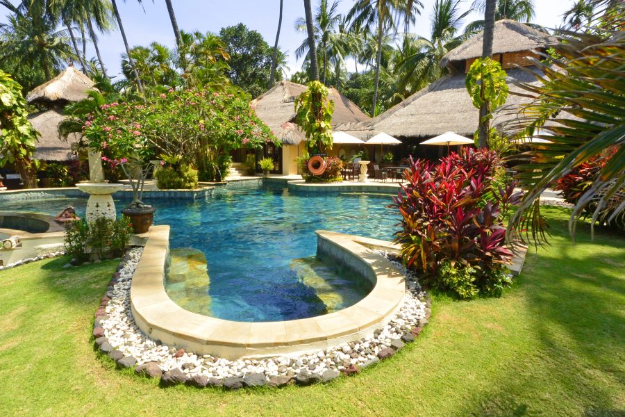 Swimmingpool des Alam Anda Ocean Front Resort & Spa