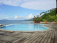 Swimmingpool des Minahasa Lagoon Dive & Tours Club