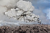 Aschewolke des Vulkans Ibu auf Halmahera
