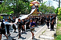 Begräbnis-Zeremonie auf Bali