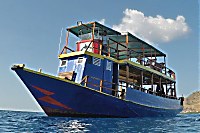 Tauchboot des Orca Dive Club Flores