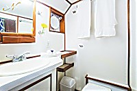 Blick in das Badezimmer eines Triple Staterooms