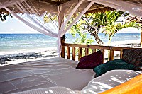 komfortable Beach-Cabanas mit Moskito- und Windschutz